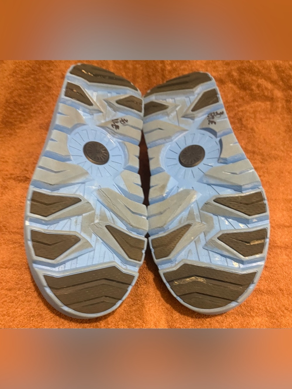 UGG Men's Tan Suede Slip-On Casual Shoes Blue Sole Logo Round Toe Size 11 - Picture 6 of 9